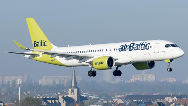 YL-AAW::airBaltic